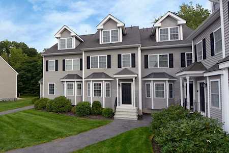 34 Whispering Pine Cir #34 Worcester, MA 01606