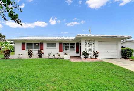 9237 141st St Seminole, FL 33776