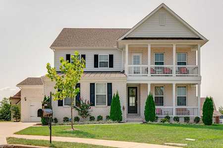 106 Coachlight Ct Hendersonville, TN 37075