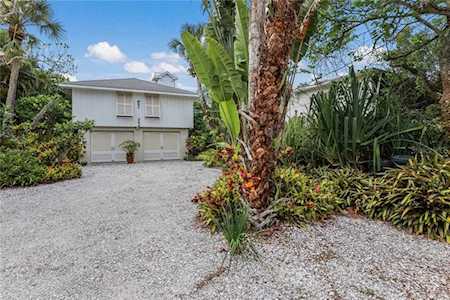 242 Lakeview Dr Anna Maria, FL 34216
