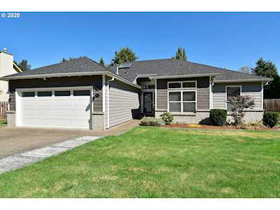 733 NE Meadow Dr Portland, OR 97211