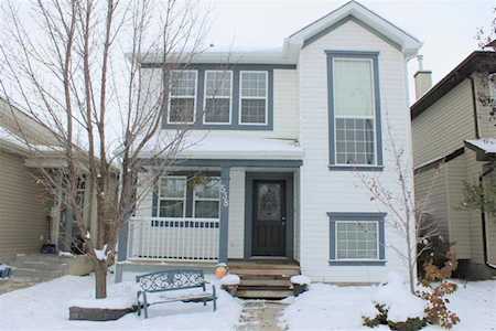 538 Evermeadow Rd SW Calgary, AB T2Y 4W9