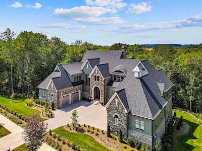 8119 Mountaintop Dr College Grove, TN 37046