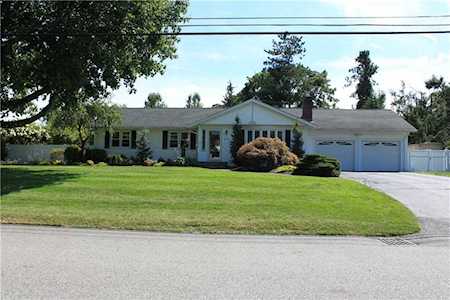 429 Algonquin Dr Warwick, RI 02888