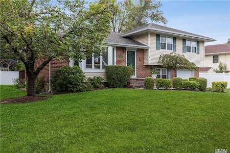 41 Schoenfield Lane Melville, NY 11747