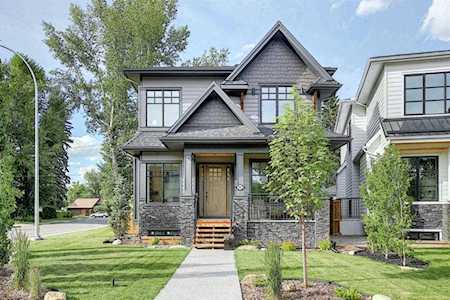 5922 Bowwater Crescent NW Calgary, AB T3B 2E4