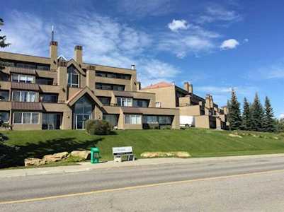 216 Village Terrace SW #2 Calgary, AB T3H 2L4