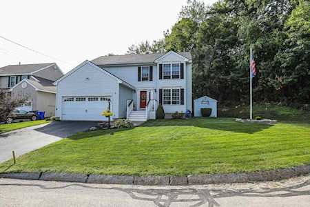 40 Green Meadow Ln Manchester, NH 03109