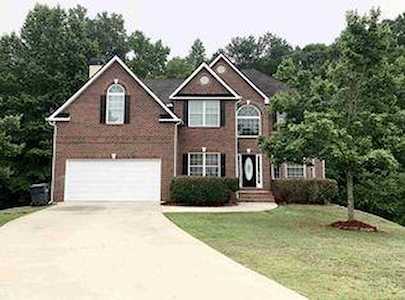 414 Ashley Ln Loganville, GA 30052