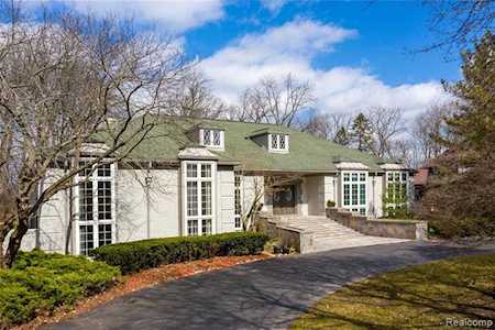 90 Manorwood Dr Bloomfield Hills, MI 48304