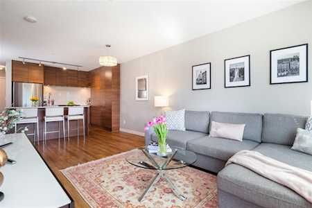 1677 Lloyd Avenue #401 North Vancouver, BC V7P 0B1