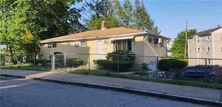 18 Sweetbriar St Providence, RI 02908