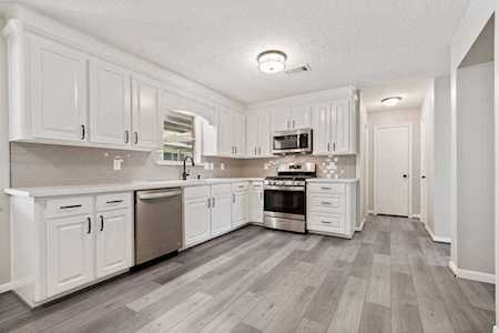 16109 Lakeview Dr Jersey Village, TX 77040