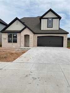 1419 Canal St Lowell, AR 72745