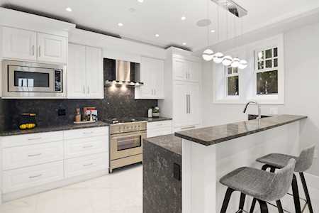 2423 W 5th Avenue Vancouver, BC V6K 1S7