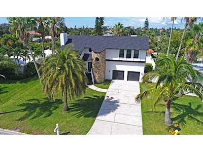 117 9th St Belleair Beach, FL 33786