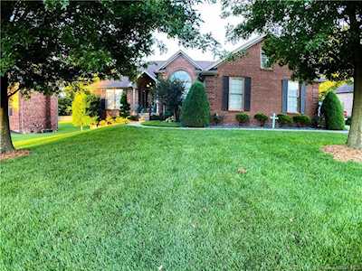 1098 Chapel Creek Trl New Albany, IN 47150