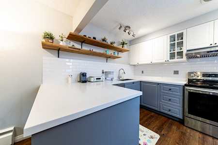 880 Westview Crescent North Vancouver, BC V7N 3Y2