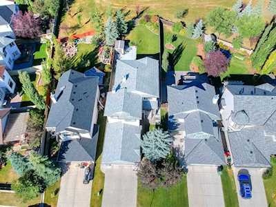 12 Chapman Terrace SE Calgary, AB T2X 3R2