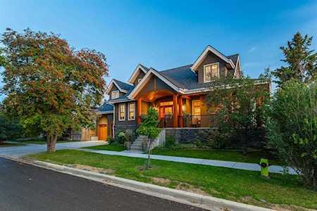239 8 Ave NW Calgary, AB T2M 0A7