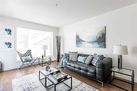 1061 Marine Avenue #302 North Vancouver, BC V7P 3M6