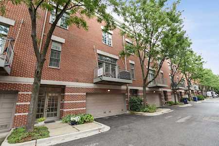 1066 W Chestnut St Chicago, IL 60642