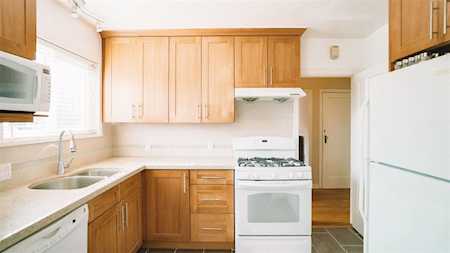 1714 Tenth Avenue New Westminster, BC V3M 3J4
