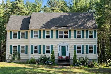 4 Jessica Circle Westford, MA 01886