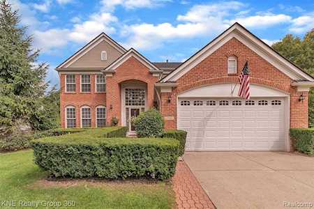 798 Westhills Dr South Lyon, MI 48178