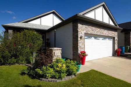 27 Cimarron Park Green Okotoks, AB T1S 2K2