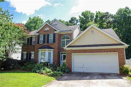 6827 Sweetfield Dr Huntersville, NC 28078