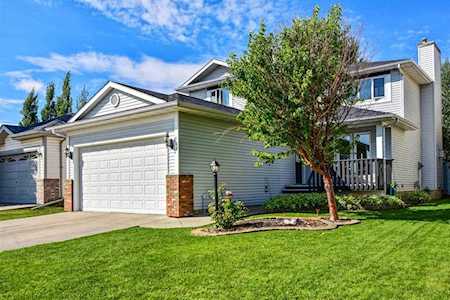 309 Shawinigan Dr SW Calgary, AB T2Y 3A2