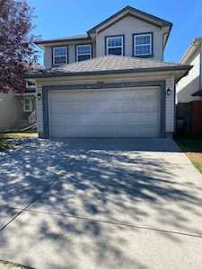 33 Shawbrooke Park SW Calgary, AB T2Y 4L8