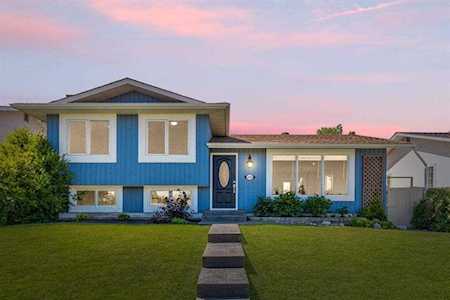 1315 Lake Ontario Dr SE Calgary, AB T2J 4X9