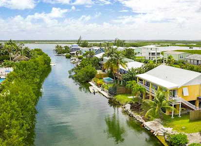 37 Blue Water Dr Saddlebunch, FL 33040