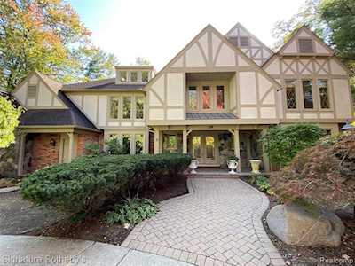 269 Chestnut Circle Bloomfield Hills, MI 48304
