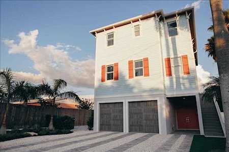 305 Highland Ave Bradenton Beach, FL 34217
