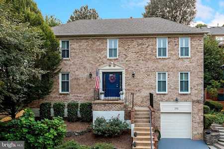 2112 Knoll St Arlington, VA 22202