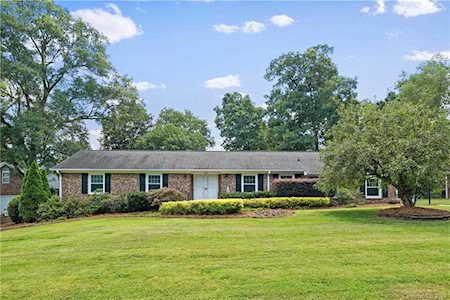 124 Benbow Ln Charlotte, NC 28214