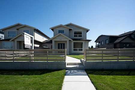 4336 Carleton Avenue Burnaby, BC V5G 3B6
