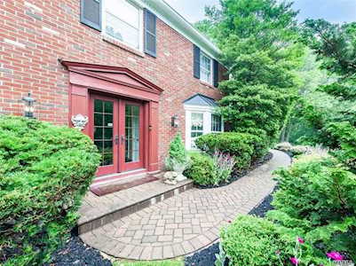 21 Northcote Dr Melville, NY 11747