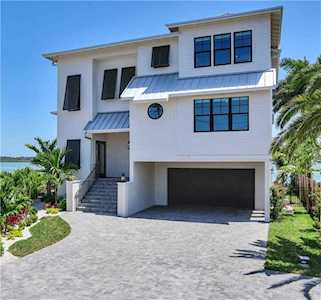 16119 6th St E Redington Beach, FL 33708