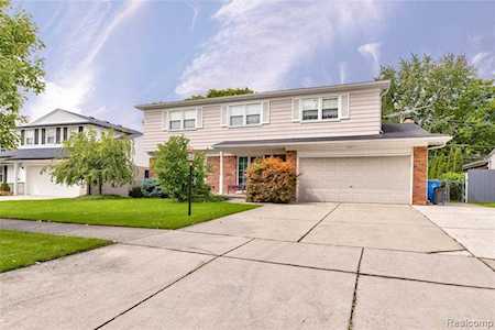627 Norborne Ave Dearborn Heights, MI 48127