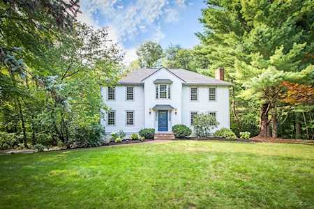 7 Dartmouth Dr Framingham, MA 01701
