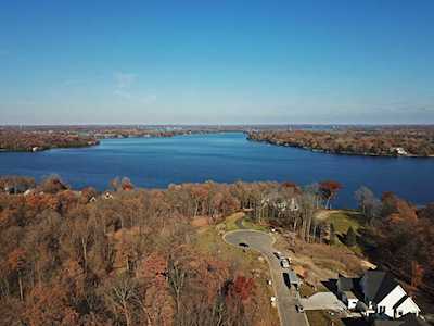 6460 Hawks Pointe Lane Victoria, MN 55331