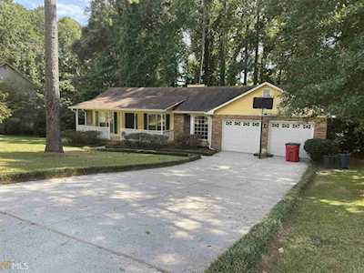 1922 Lullwater Cir Jonesboro, GA 30236