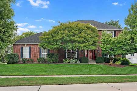 3207 Silvertrail Dr St Charles, MO 63301