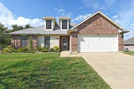 901 Valley Circle Justin, TX 76247