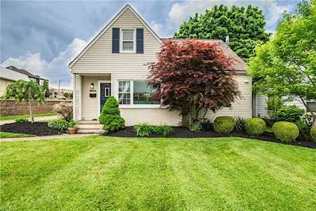 2950 Hampton Rd Rocky River, OH 44116