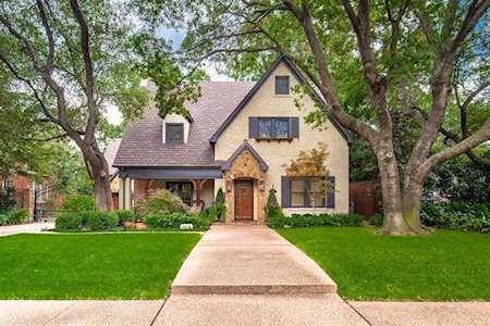 2211 Windsor Place Fort Worth, TX 76110